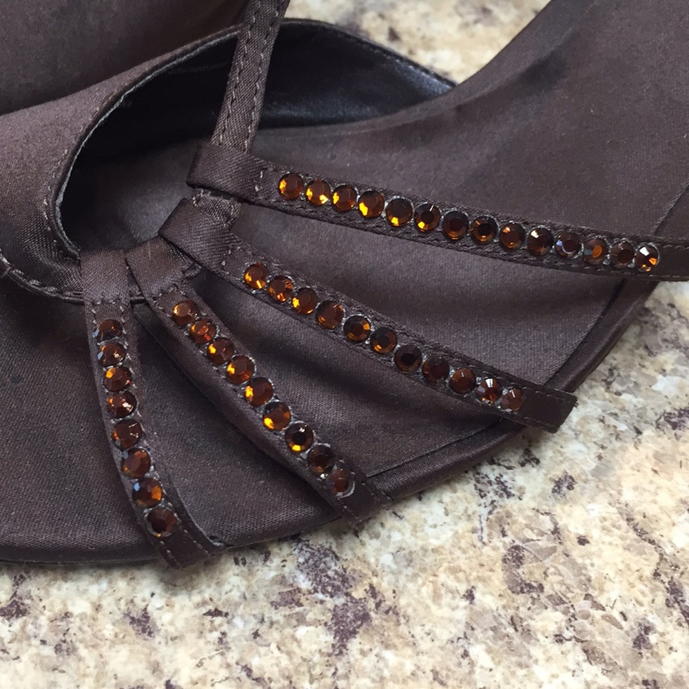 Elements by Nina. 8 1/2 Wide Sandals w/ heels